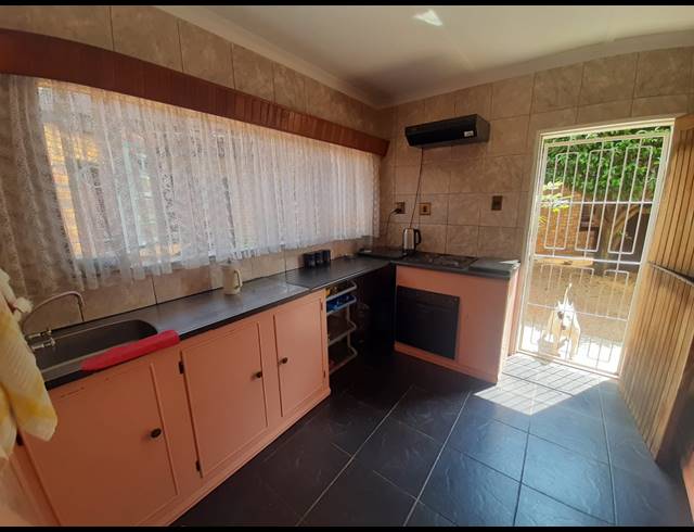3 BEDROOM FREEHOLD FOR SALE IN MINNEBRON